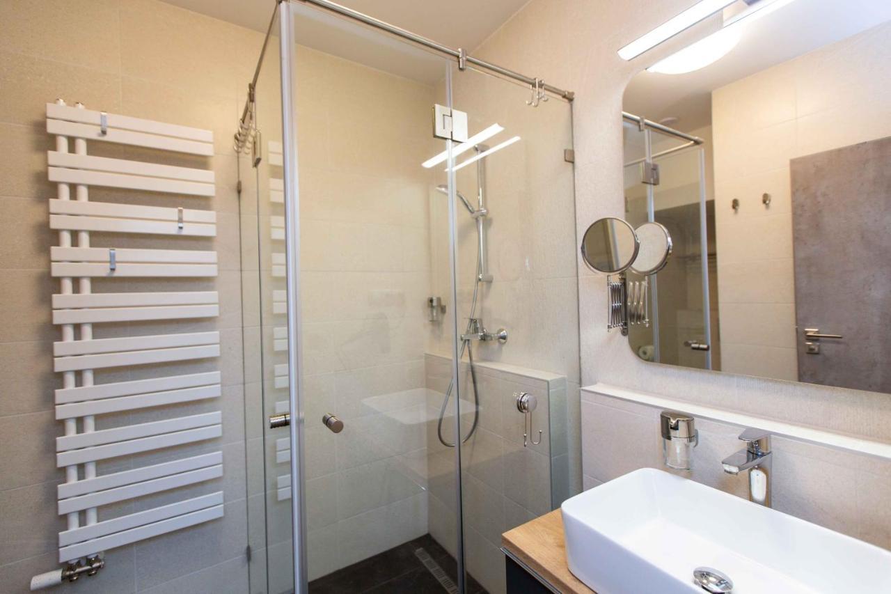 Premium Rooms By Hi5 - Style At The Comedy Theater Будапеща Екстериор снимка