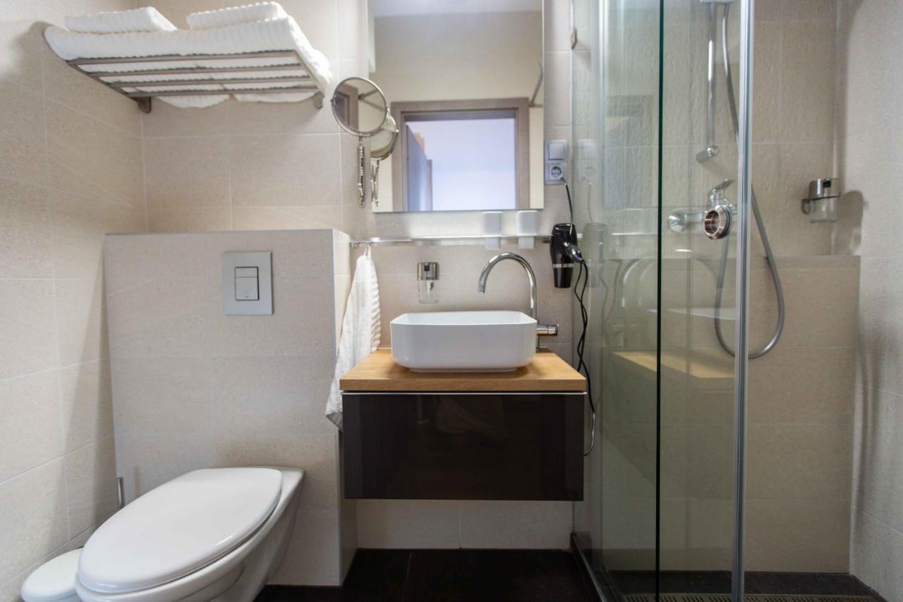 Premium Rooms By Hi5 - Style At The Comedy Theater Будапеща Екстериор снимка
