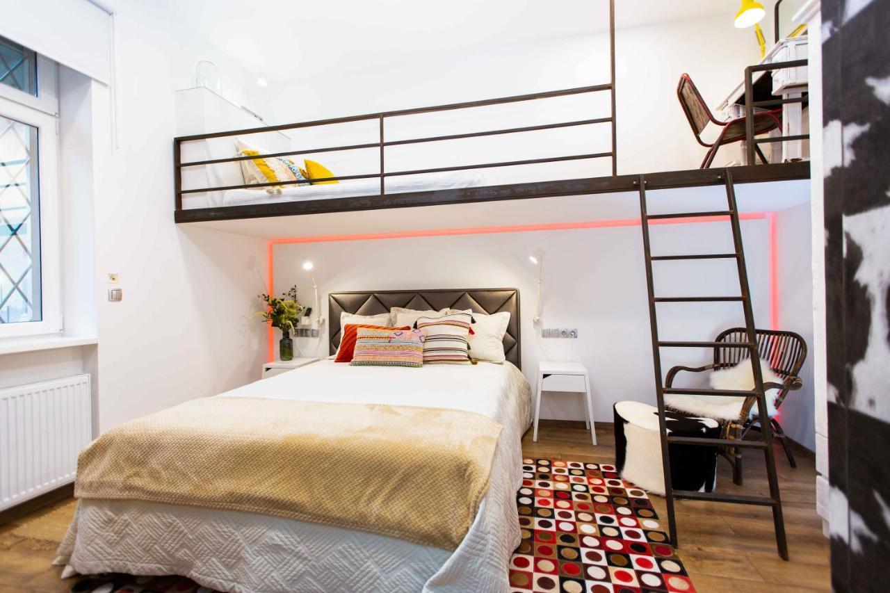 Premium Rooms By Hi5 - Style At The Comedy Theater Будапеща Екстериор снимка
