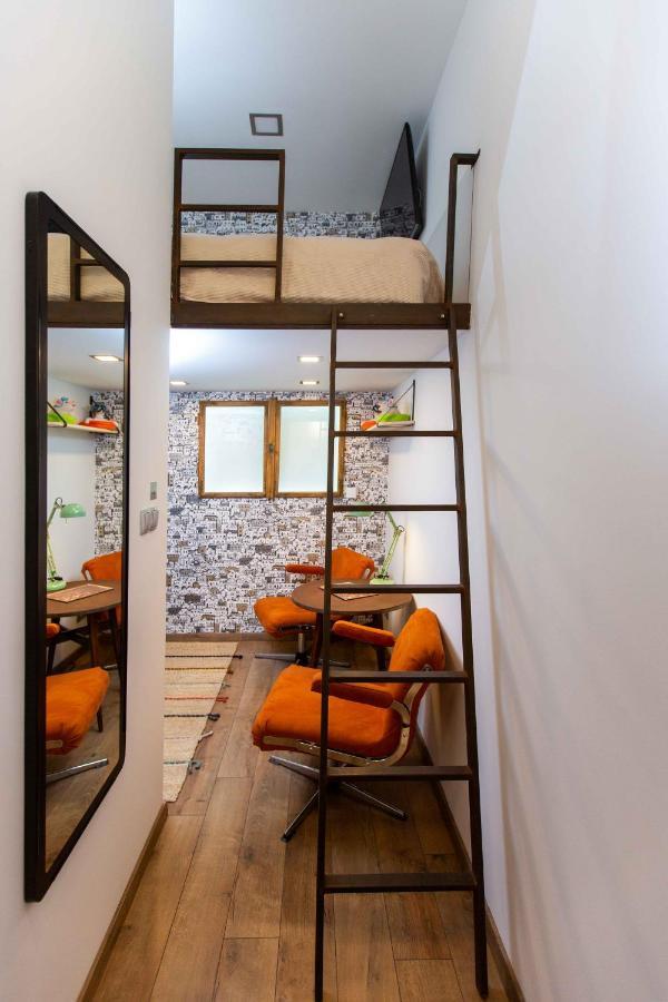 Premium Rooms By Hi5 - Style At The Comedy Theater Будапеща Екстериор снимка