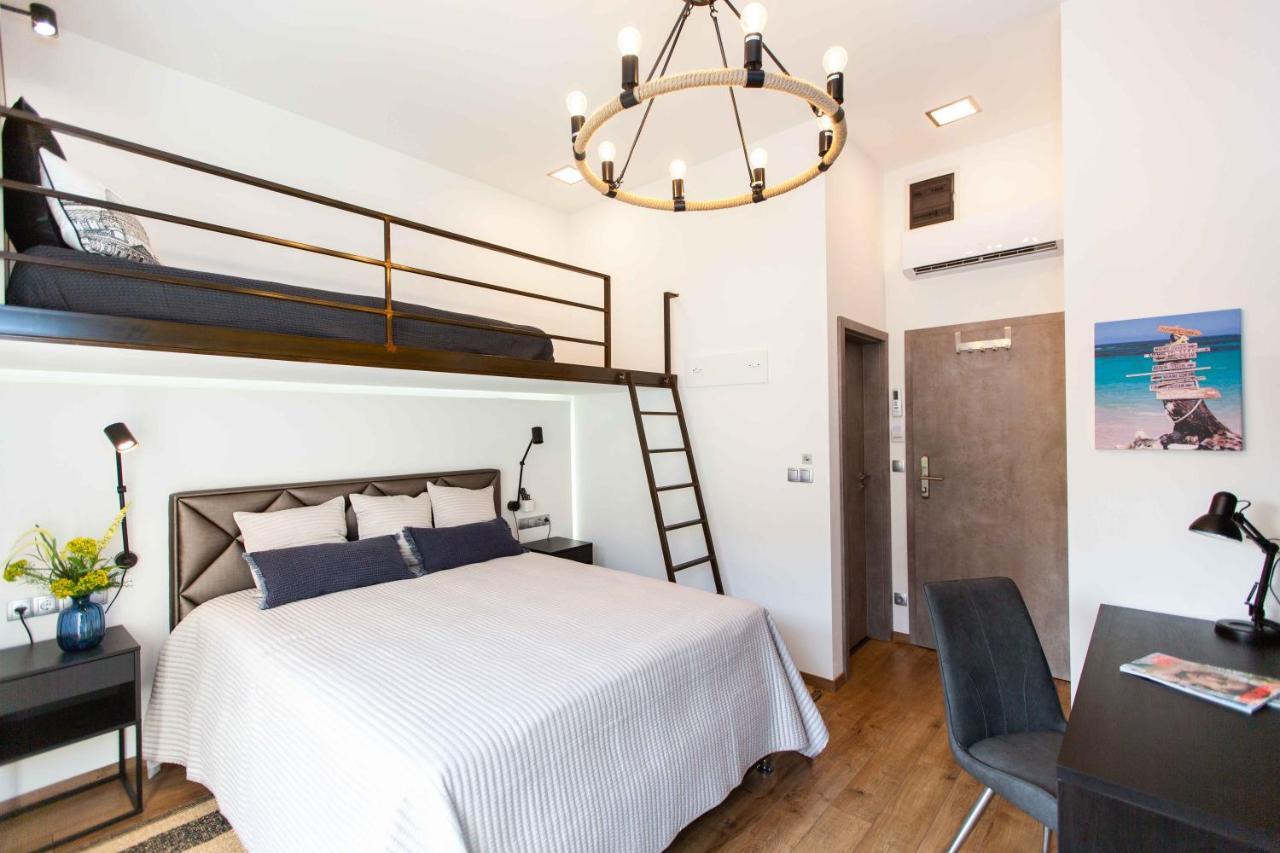 Premium Rooms By Hi5 - Style At The Comedy Theater Будапеща Екстериор снимка