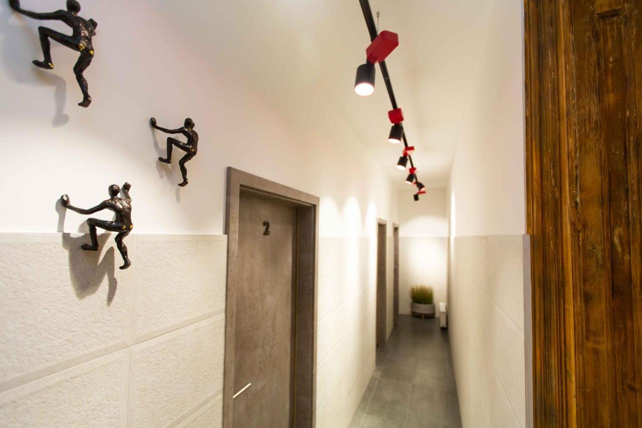 Premium Rooms By Hi5 - Style At The Comedy Theater Будапеща Екстериор снимка